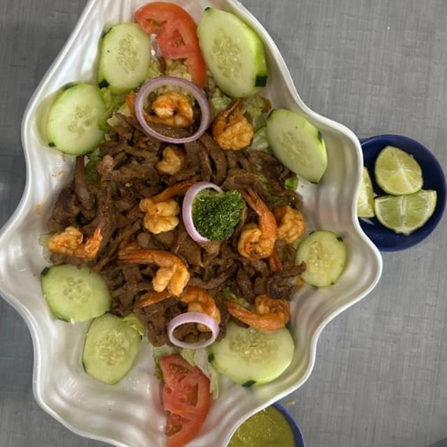 Botanas De Carne Y Camarones.