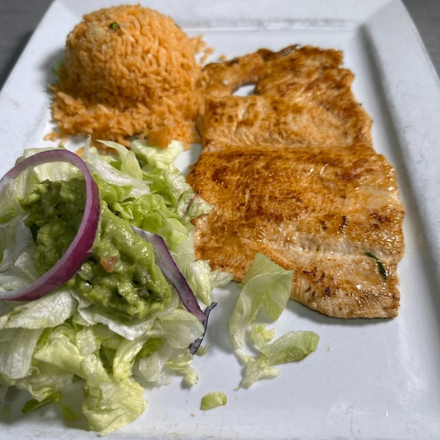 Filete Huachinango a La Veracurzana.